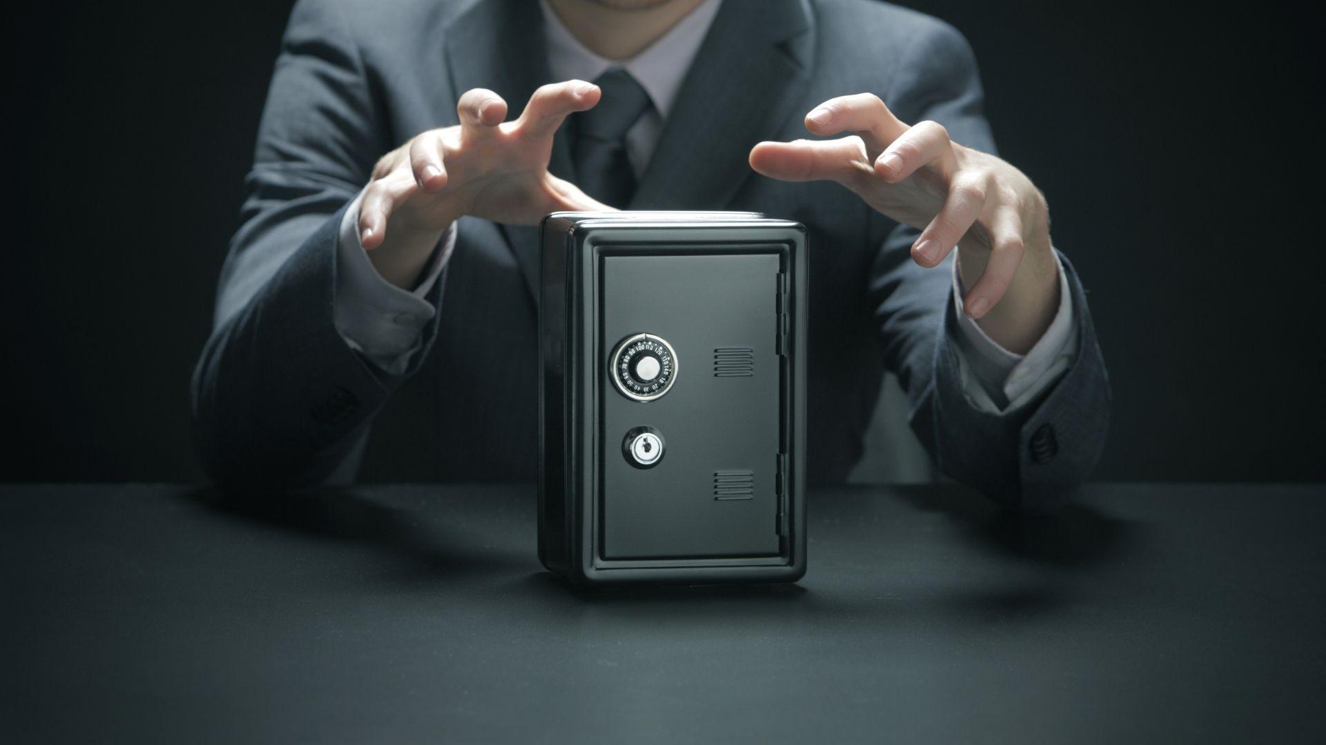 外傭偷錢點算?了解防範工人偷嘢及報警等處理方法